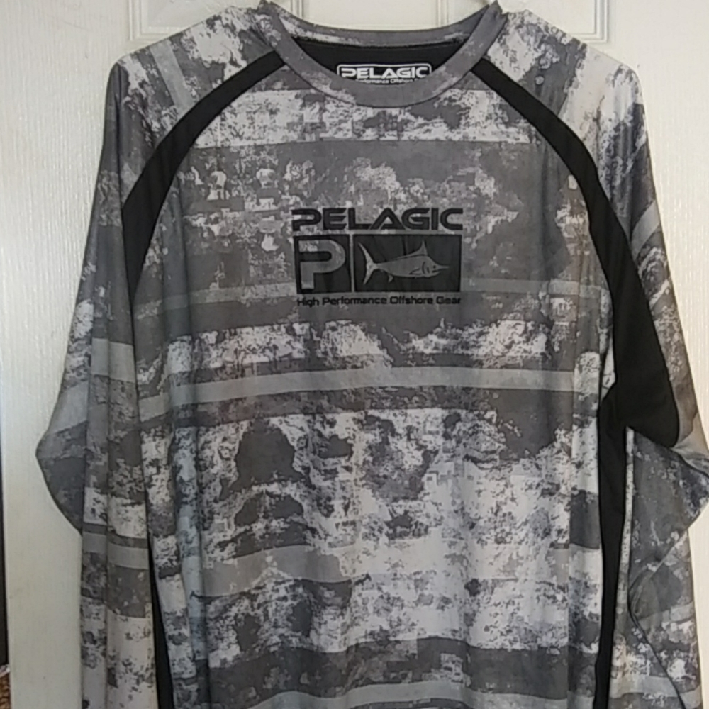 🌴🐠NWOT Pelagic Marlin Long Sleeve Performance XL